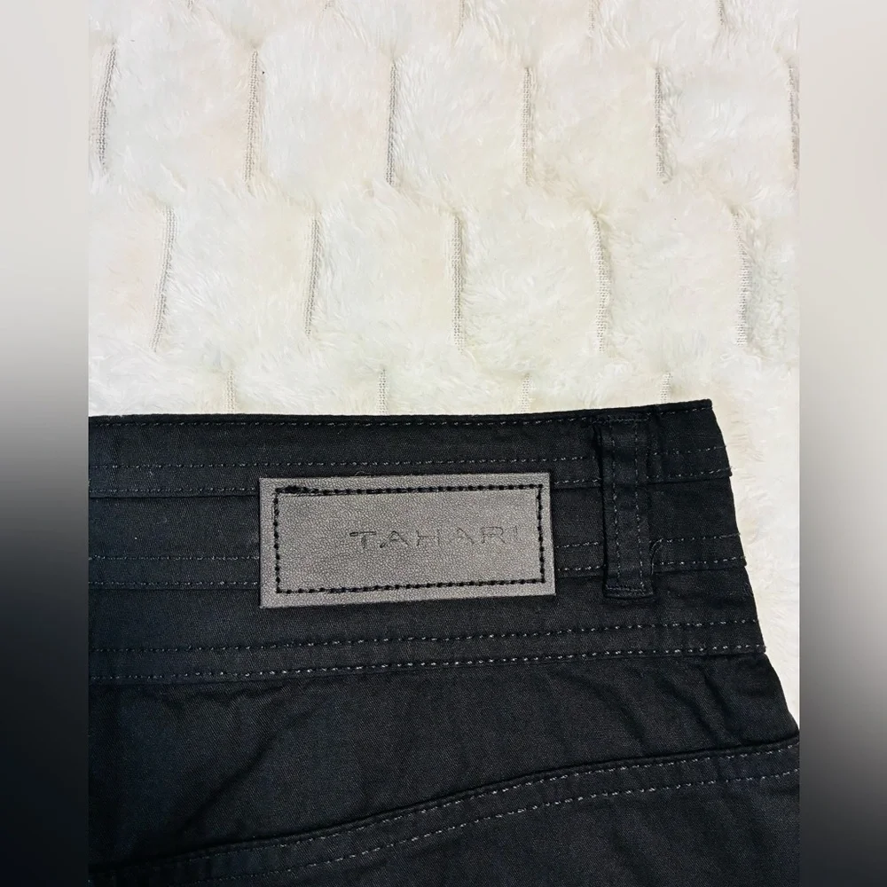 Tahari Black Bermuda Shorts - Size 6/28